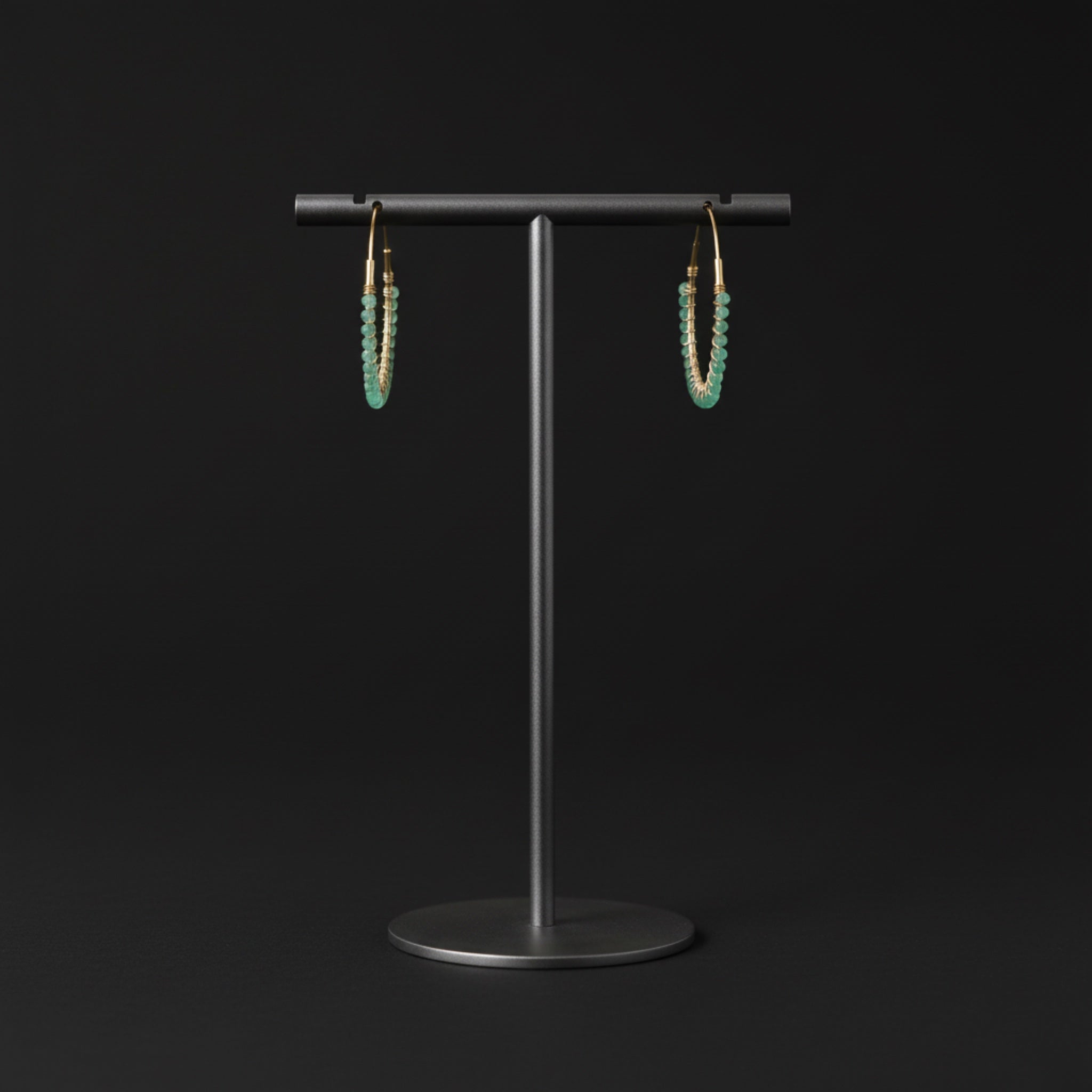 Aretes Aro Plata 925 con Baño de Oro 18kt y Cristales Verdes — Naturaleza y Lujo