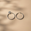 Argollas 3cm Grabado Greca en Plata 925 — Arquitectura Clásica y Distincción