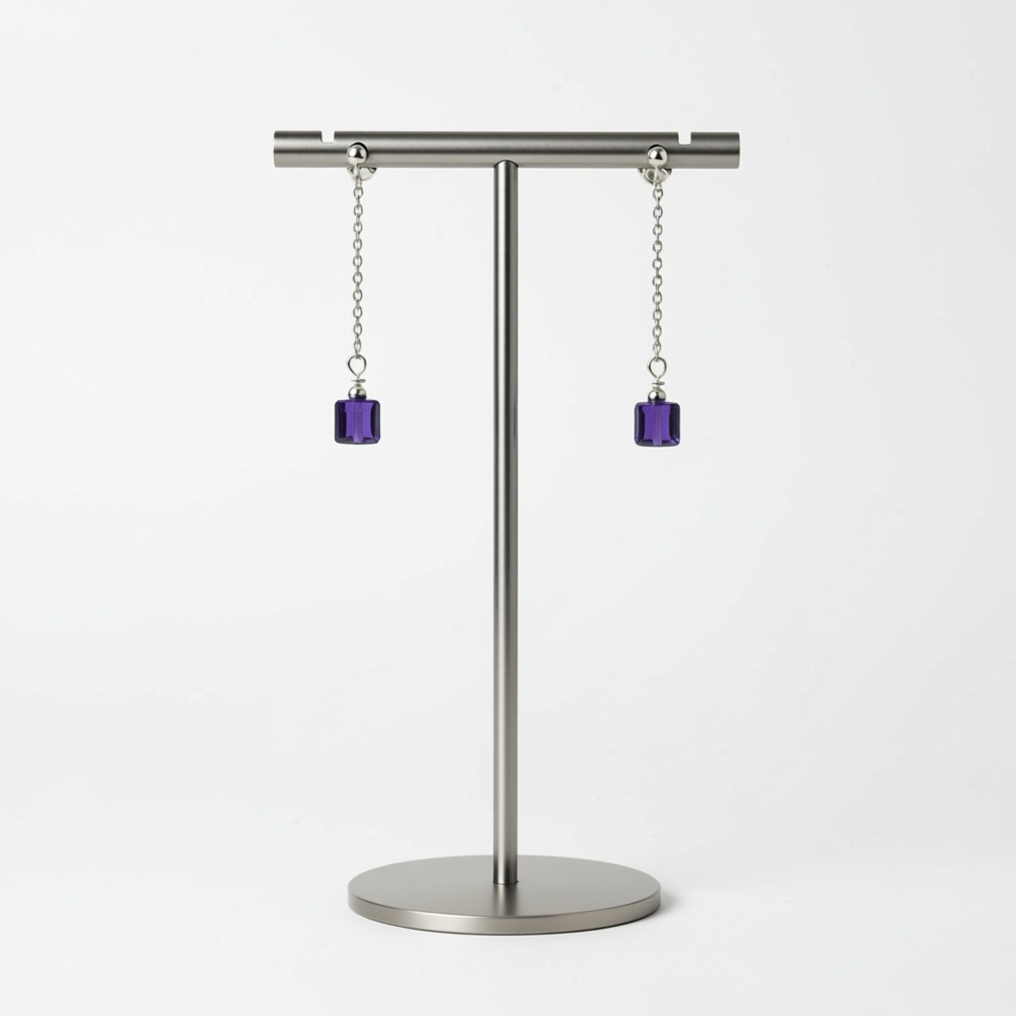 Aretes Colgantes Cadena con Cristal Cuadrado Amatista en Plata 925 — Color y Delicadeza