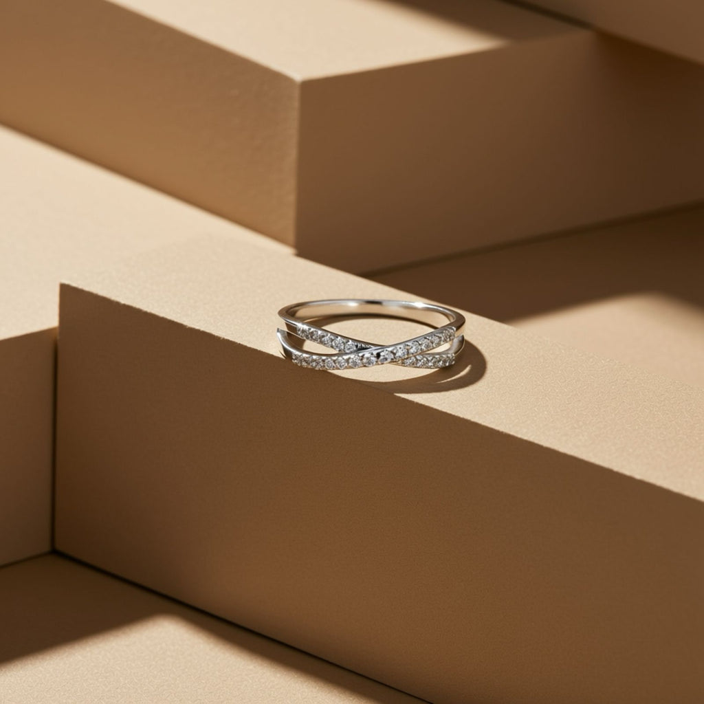Anillo Infinito Bandas Entrelazadas con Cristales Talla #11 en Plata 925 — Amor Eterno