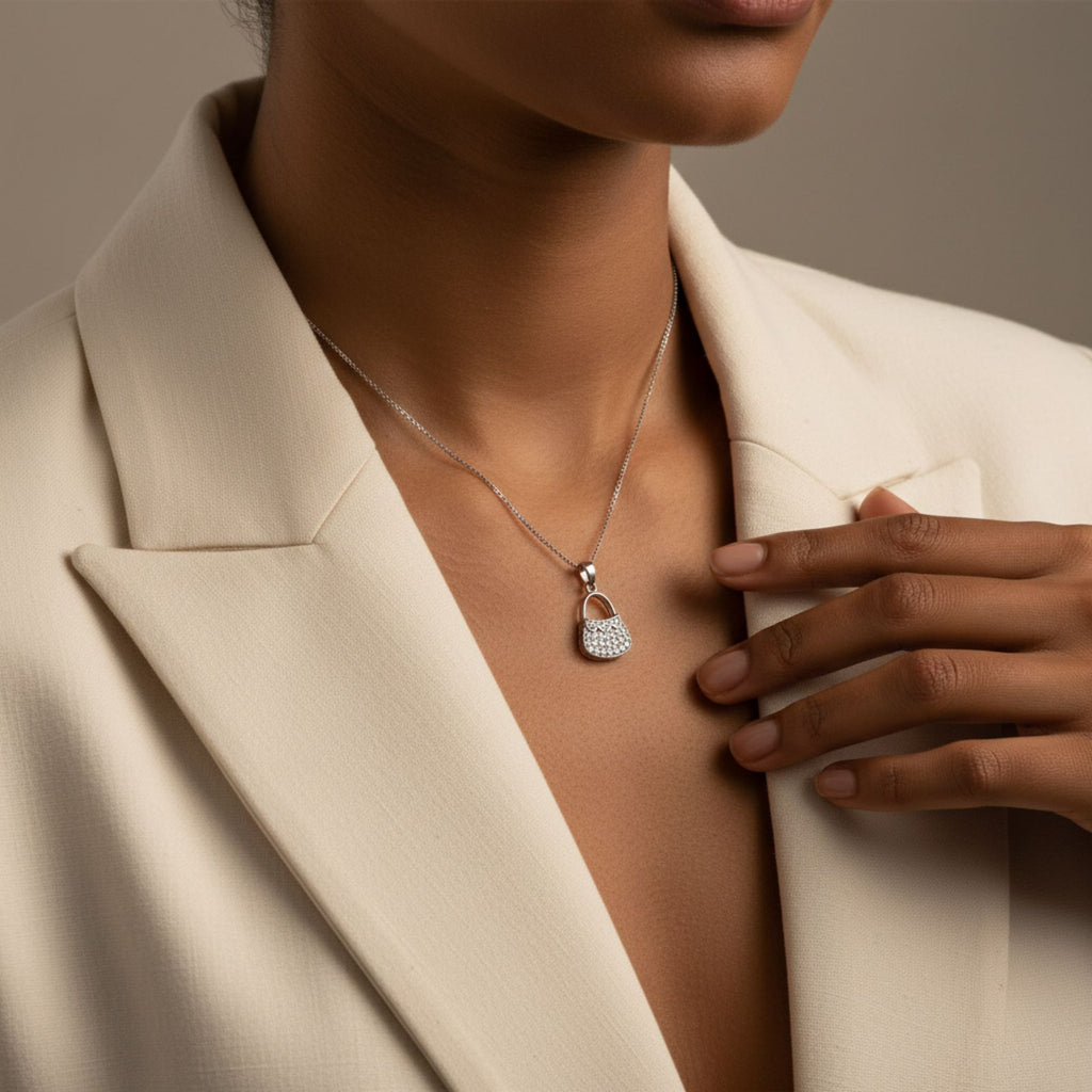 Collar con Dije de Bolso en Plata 925 — Femenino, Chic e Irresistible