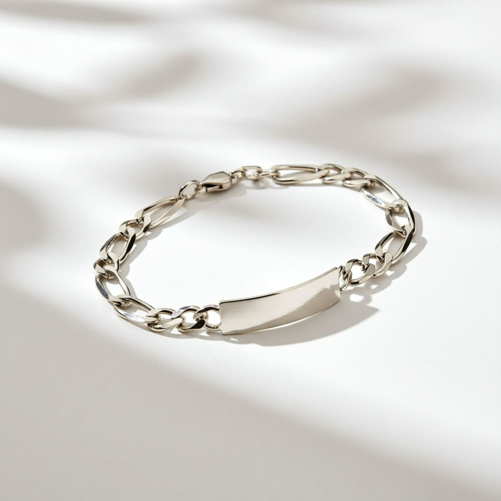 Esclava Figaro con Placa Personalizable en Plata 925 — Elegancia que Cuenta tu Historia