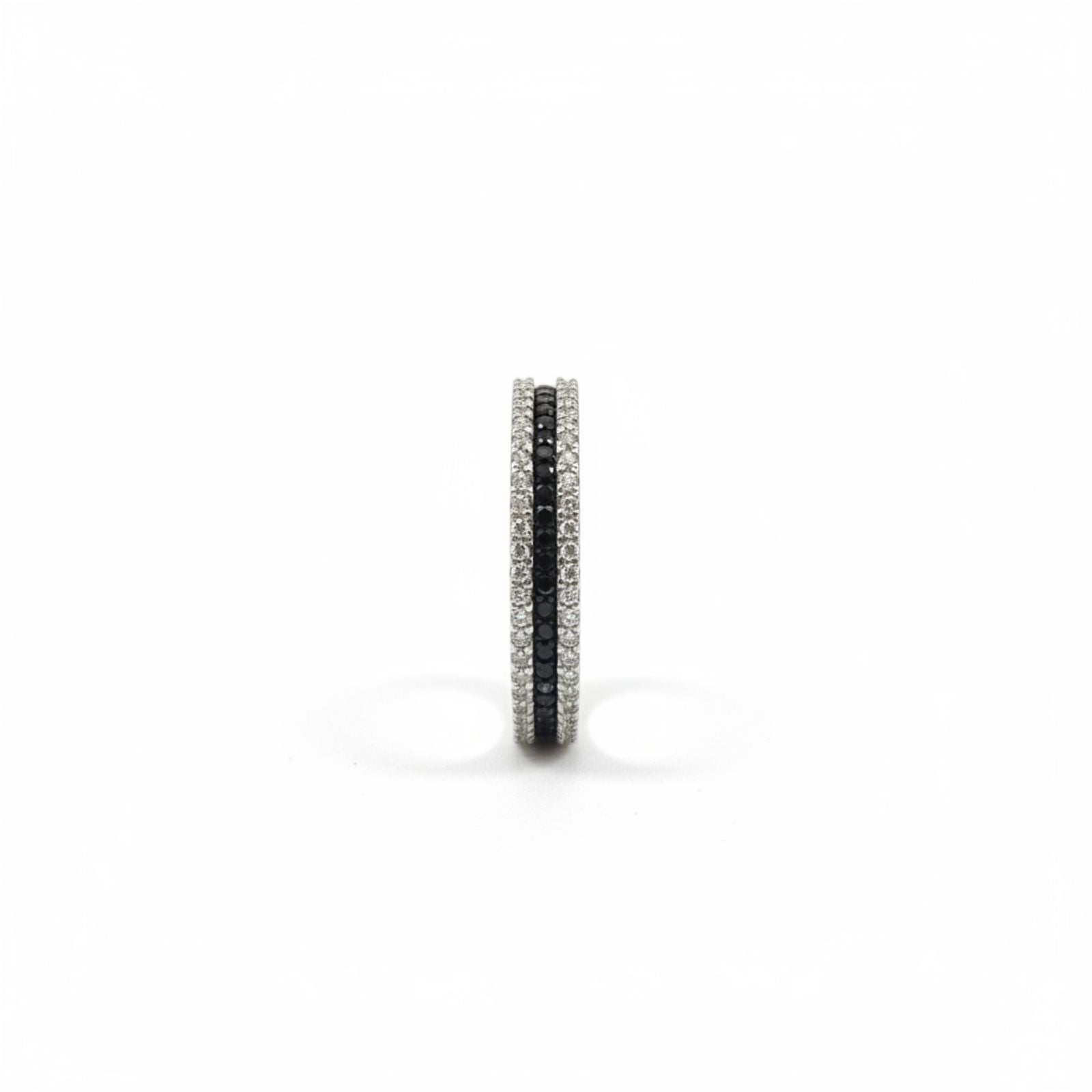 Argolla Triple Hilera Cristales Blancos y Negros Talla #9 en Plata 925 — Contraste Sofisticado