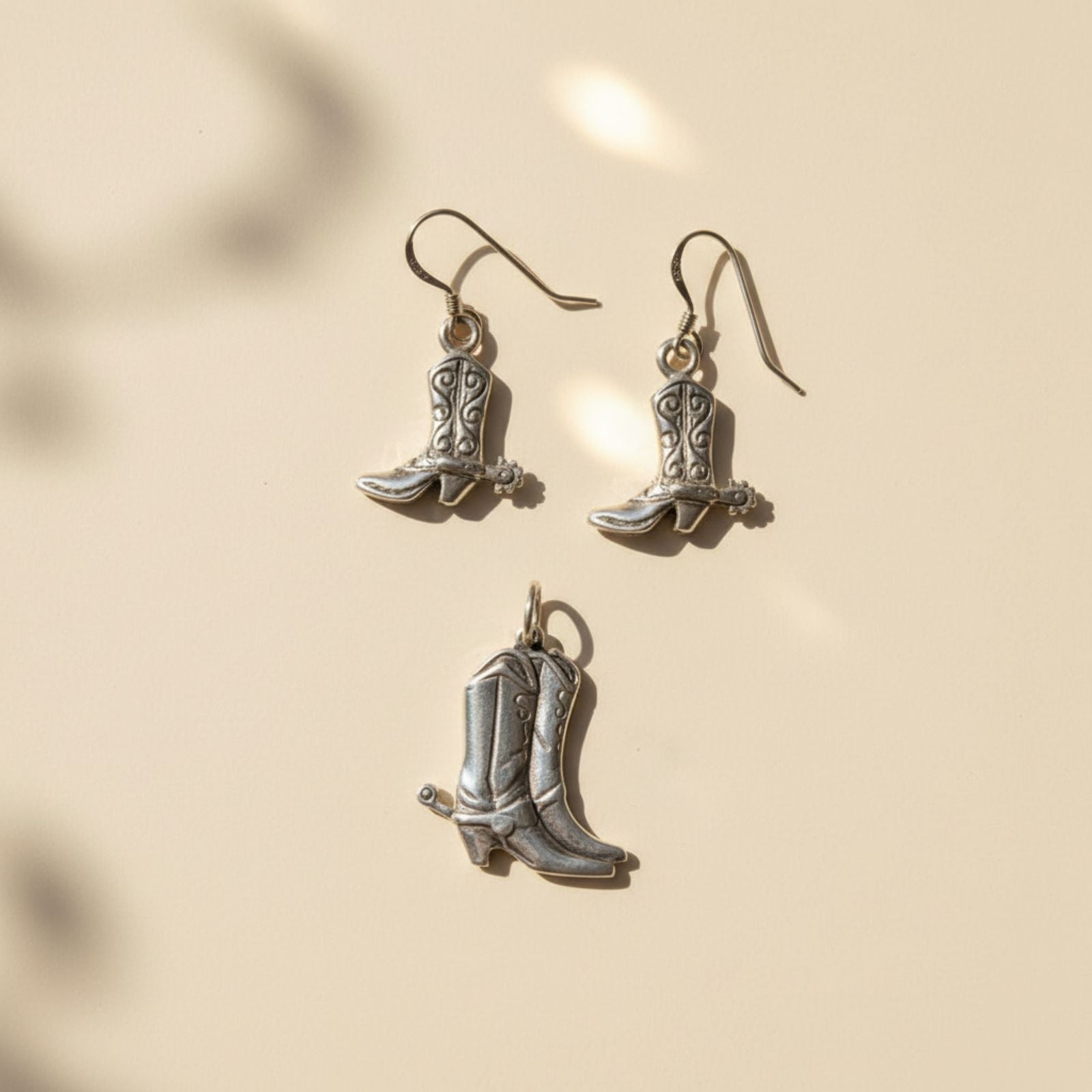 Set Botas Vaqueras Aretes y Dije en Plata 925 — Espíritu Western con Estilo