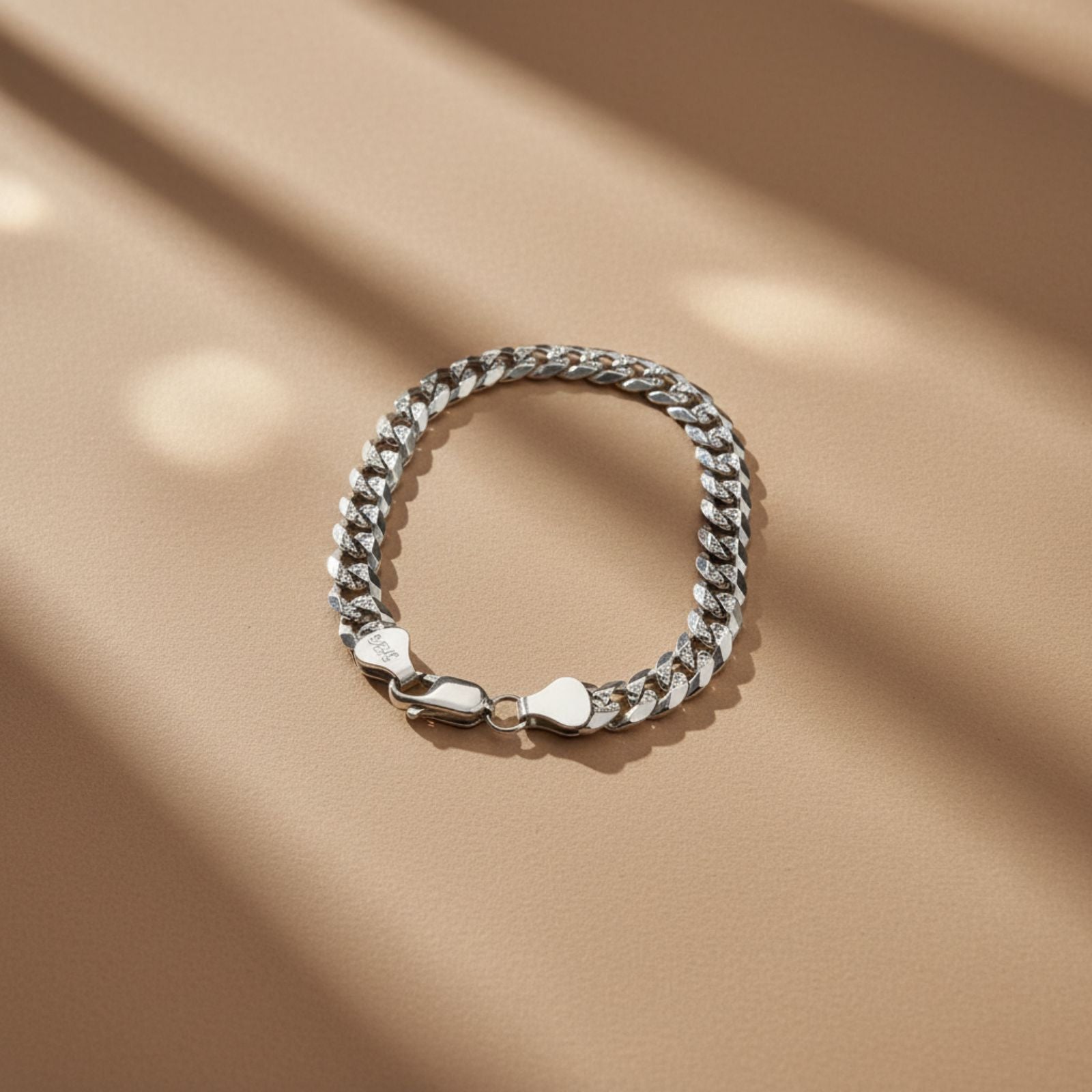 Pulsera Cubana Diamantada en Plata 925 — Actitud de Lujo en Cada Movimiento
