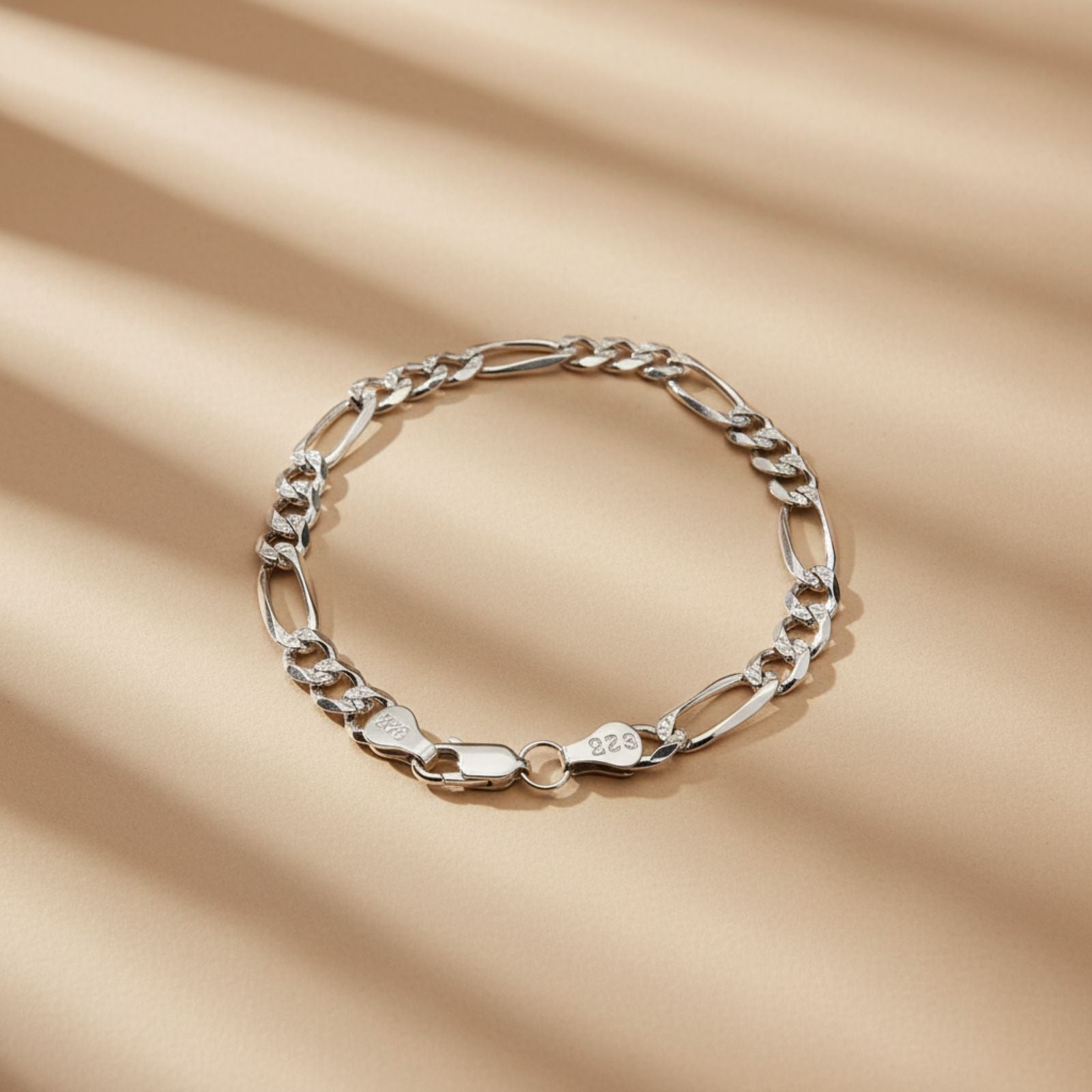 Pulsera Figaro Diamantada en Plata 925 — Tradición y Brillo en tu Muñeca