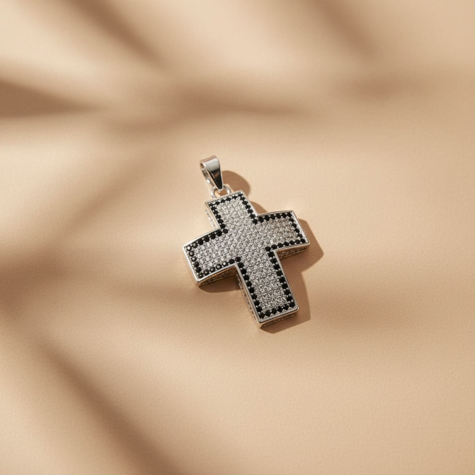 Dije Cruz Pavé Bicolor Zirconias en Plata 925 — Fe con Glamour Bicolor
