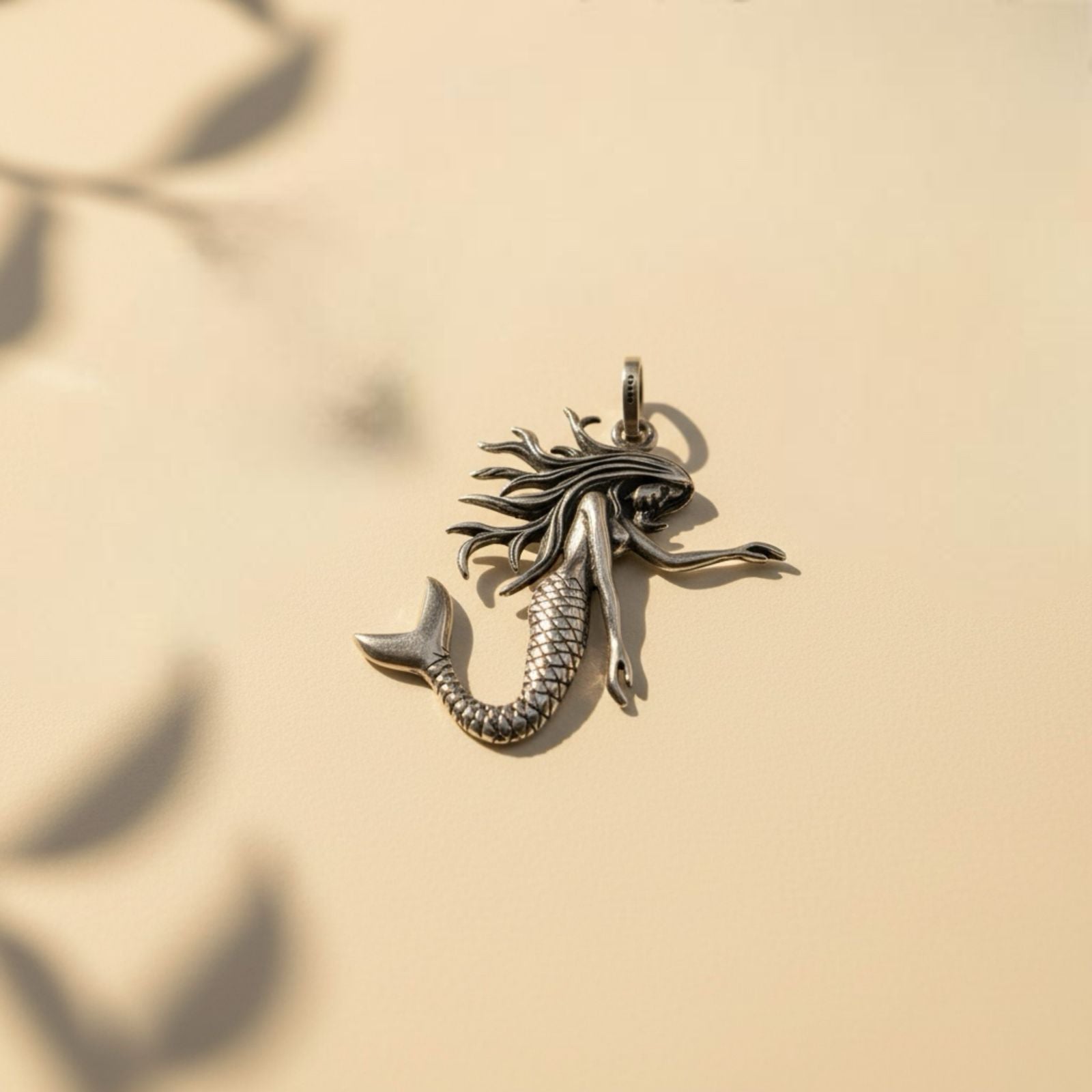 Dije Sirena Escultórica en Plata 925 — Magia del Mar y Feminidad Eterna