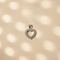 Dije Corazón Calado Zirconias Prong en Plata 925 — Amor Delicado con Brillo