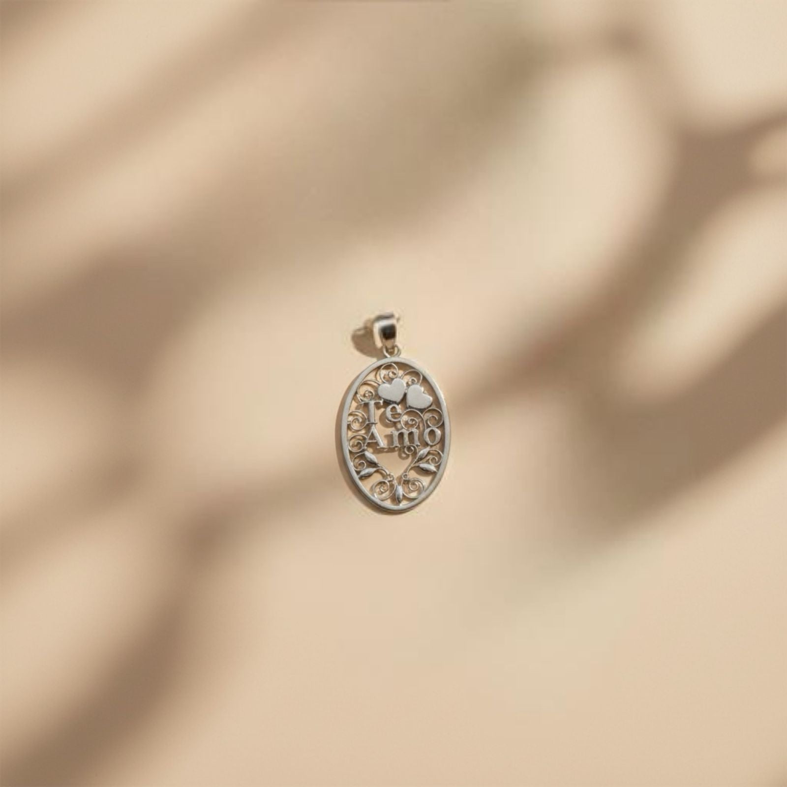 Dije Medallón Oval Te Amo Filigrana en Plata 925 — El Amor Más Elegante