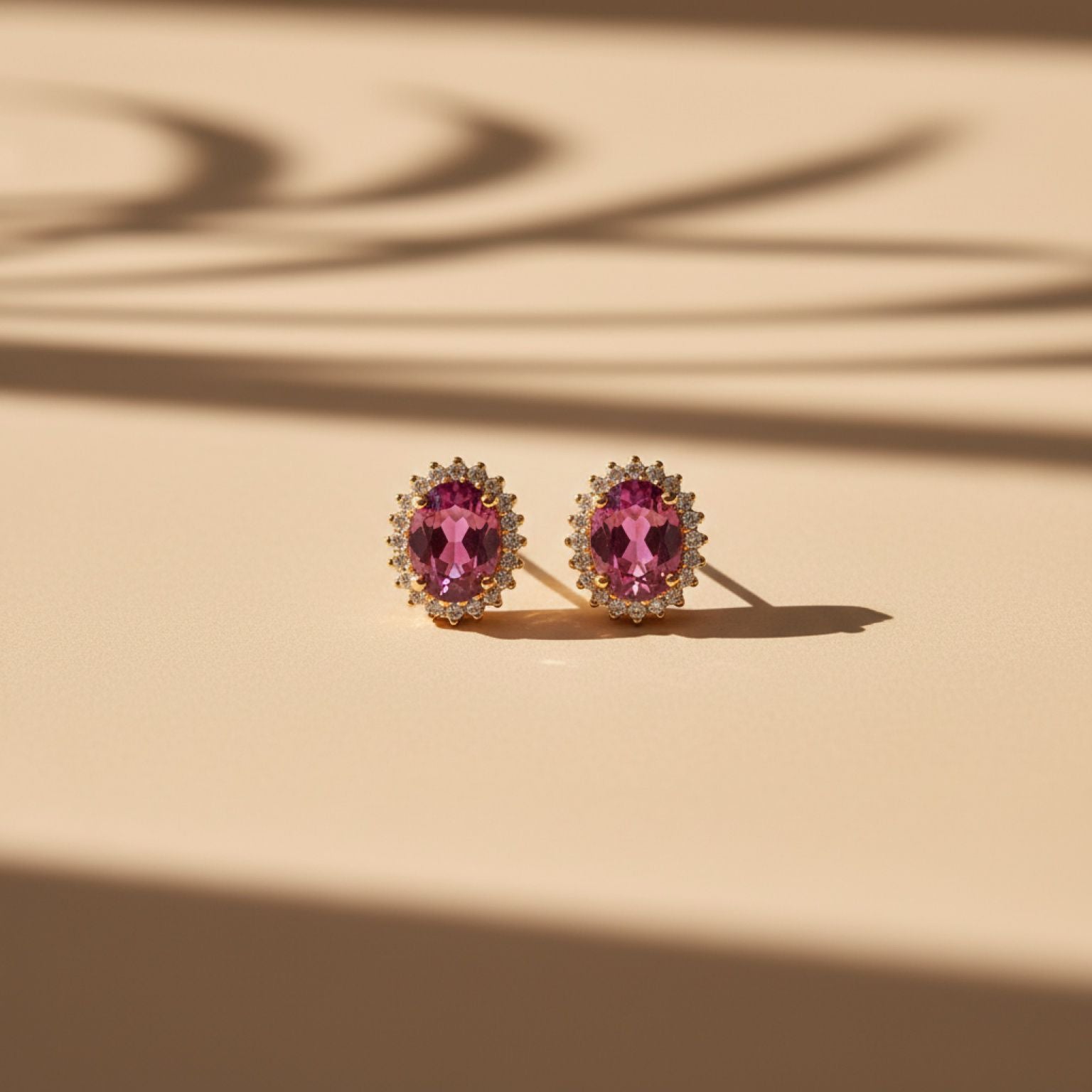 Aretes Topo Turmalina Rosa Oval con Halo en Plata 925 y Oro Rosa — Lujo Natural