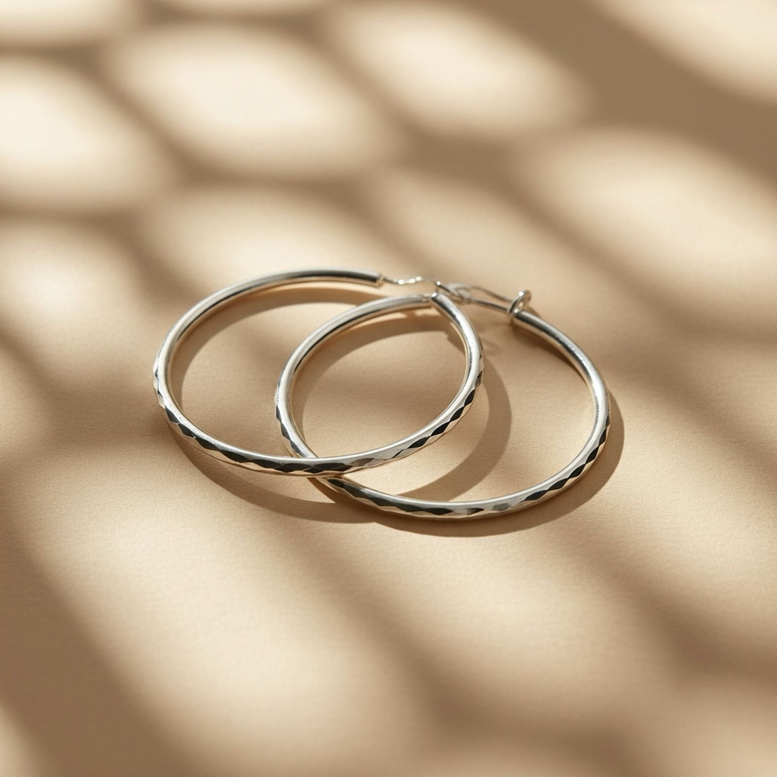 Aretes Argolla Redonda Diamantada 5cm en Plata 925 — Brilla sin Esfuerzo