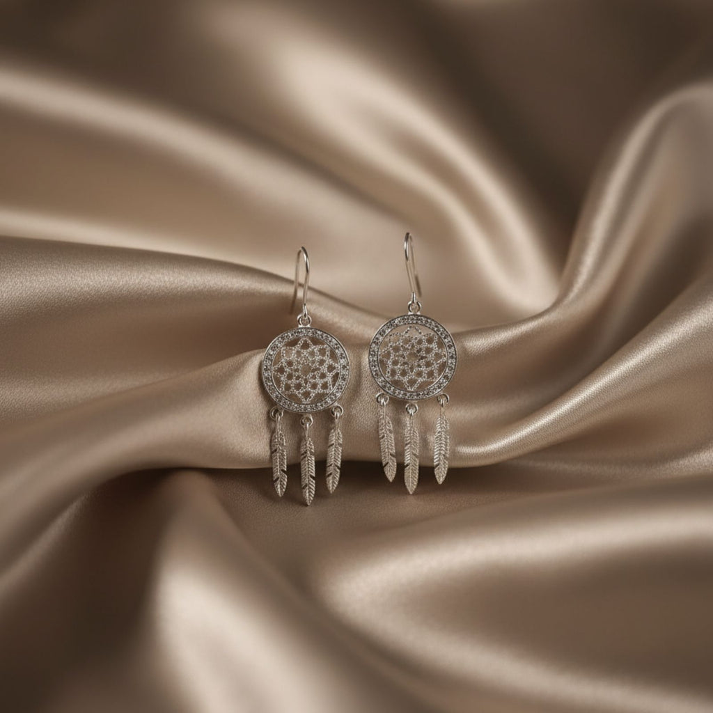 Aretes Colgantes Atrapa Sueños con Plumas en Plata 925 — Magia y Protección